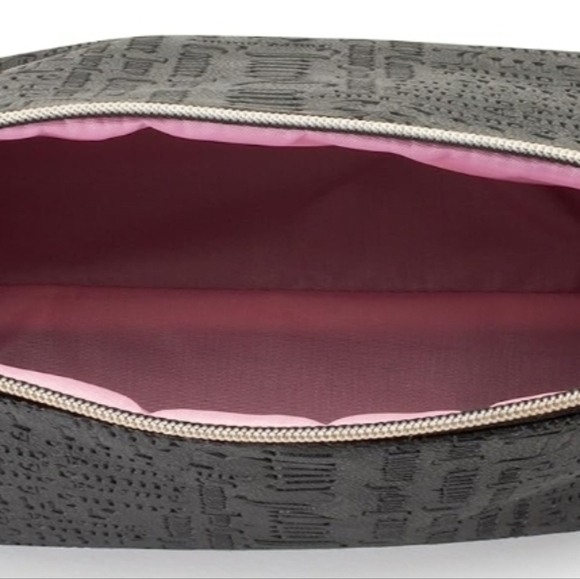 Juicy Couture Black Embossed Cosmetic Case, Zip Top Wedge Matt Logo, New - Picture 3 of 6
